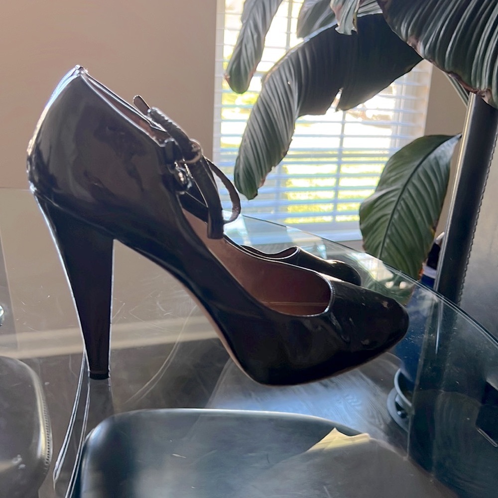 Dark gray Boutique 9 patent leather pumps w/double strap.